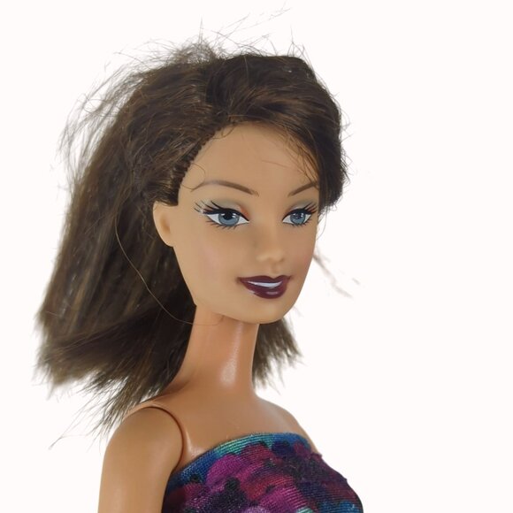 2005 City Style Asian Barbie Doll J0571 Redressed In Chic Top Shiny Pants - Picture 3 of 7